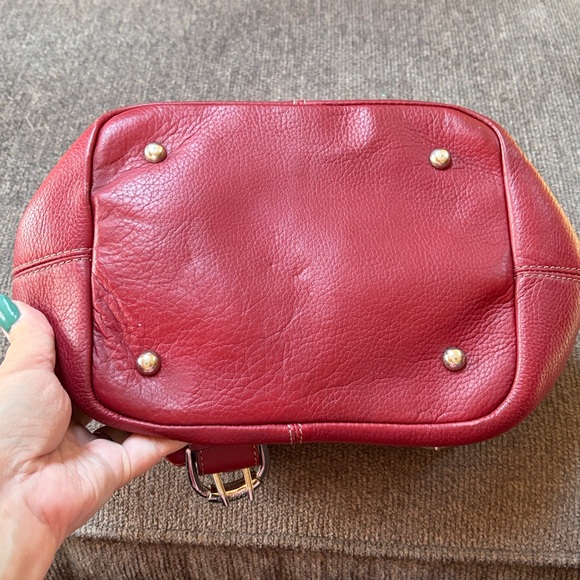 Tignanello Red Leather Shoulder Hobo Bag with inside chain print - Picture 3 of 8